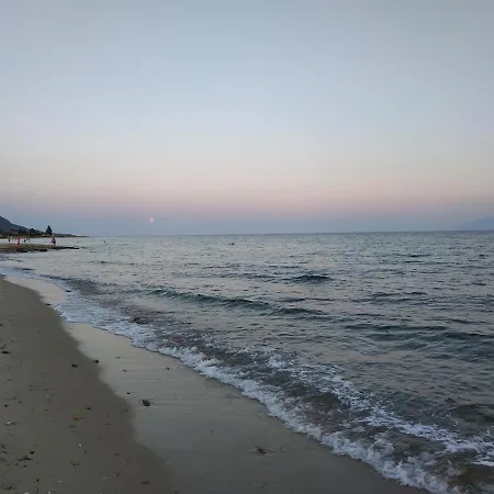 Beachfront Eva's House 펜션 *