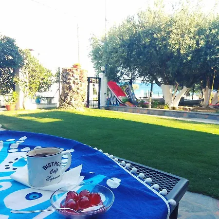 Beachfront Eva's House Vakantiehuis