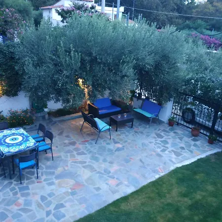 Beachfront Eva's House 別荘 Karianí