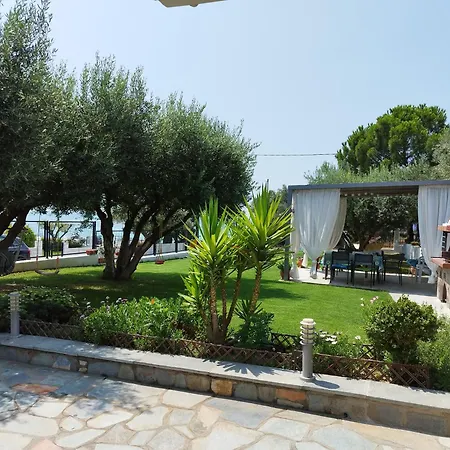 Beachfront Eva's House Karianí