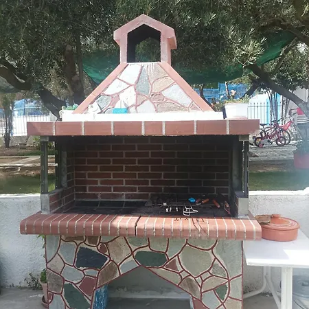 Beachfront Eva's House Vakantiehuis Karianí