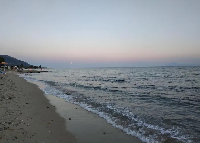 Beachfront Eva's House بيت للعطل *