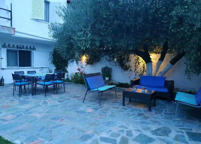 Beachfront Eva's House بيت للعطل Karianí