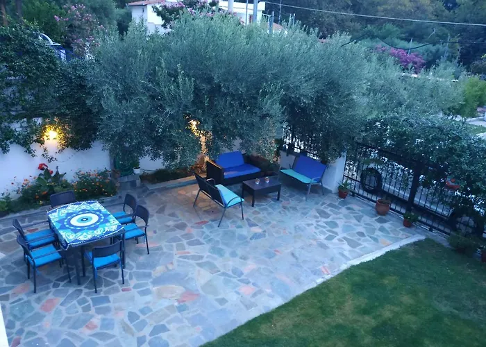 Beachfront Eva's House بيت للعطل Karianí