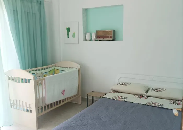 Beachfront Eva's House بيت للعطل *