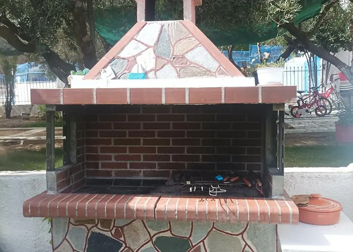 Beachfront Eva's House بيت للعطل Karianí