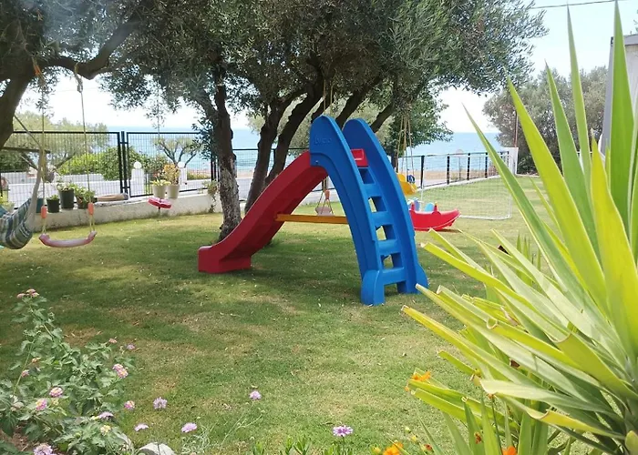 Beachfront Eva's House بيت للعطل *