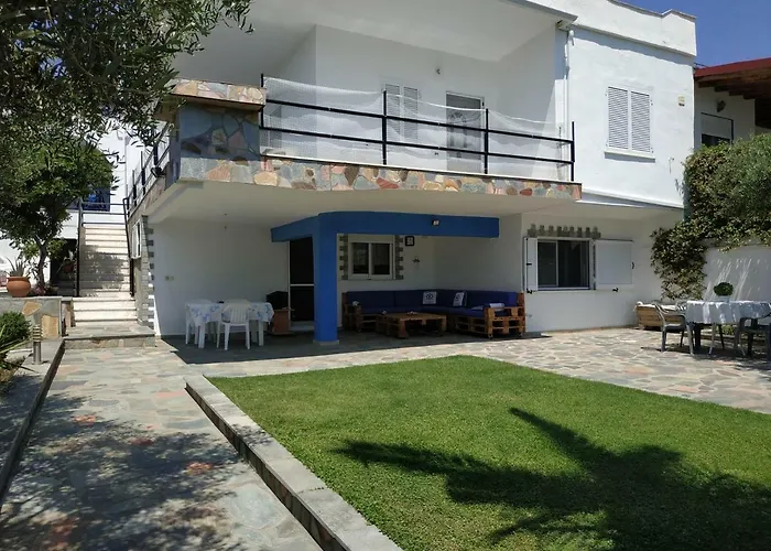 Beachfront Eva's House بيت للعطل Karianí